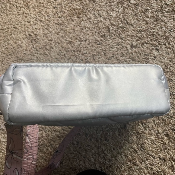 Lug Flare 2 Crossbody Bag Metallic Silver Floral Strap - Picture 8 of 8